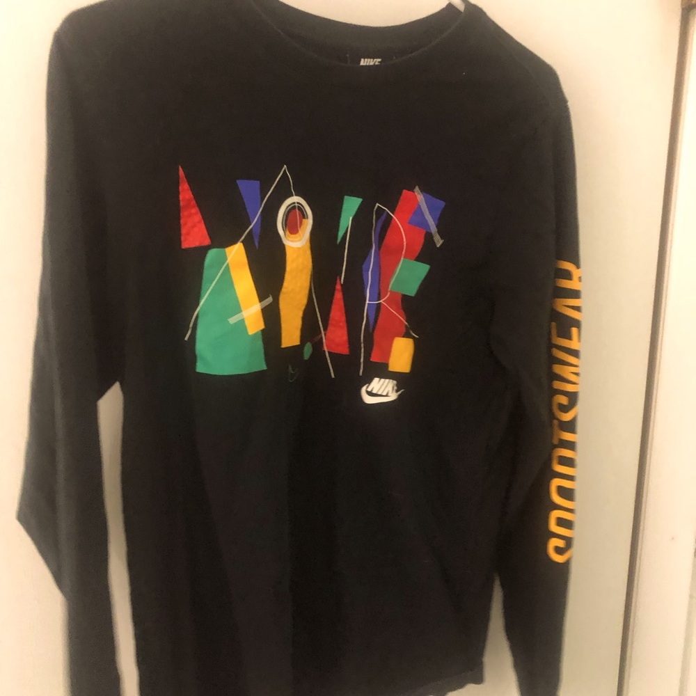 Nike air sportswear graphic long sleeve shirt athletic wear size small